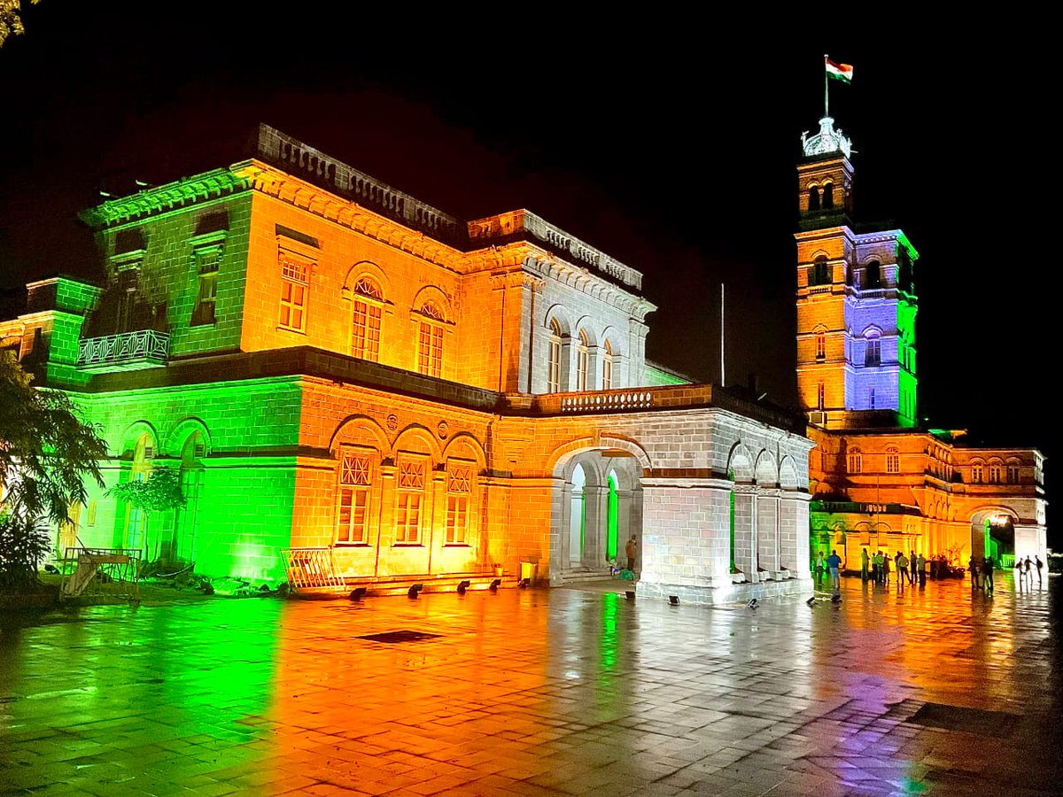 alimshaikhTOI's tweet photo. Built in 1871, the SPPU building in #Pune was used as the residence of the Governor of Bombay during monsoon by the Britishers. Known as the centre of 'Oxford of The East' celebrating India's 75th Independence Day today. #AzadiKaAmritMahotsav #HarGharTirangaCampaign https://t.co/1ePVG9oBEU