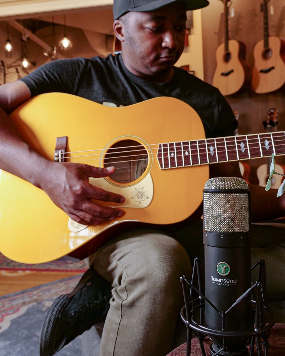 ChicagoMusicEx's tweet photo. With Universal Audio's world-class modeling capability, you can tap into the microphone characteristics of some of the most sought-after ribbon, condense, and dynamic microphones ever made. Shop new @UAudio microphones at CME! https://t.co/Mr6SaHGAM2 #UniversalAudio #Microphon https://t.co/MWK8TMCIub