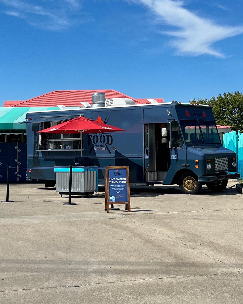 chefmajor72's tweet image. Come on out to @KingsIslandPR Food Truck in Soak City and grab this AWESOME Piada!  Come for the food stay for the rides! #amusementparkchef #majorcooking #funfood #KI50