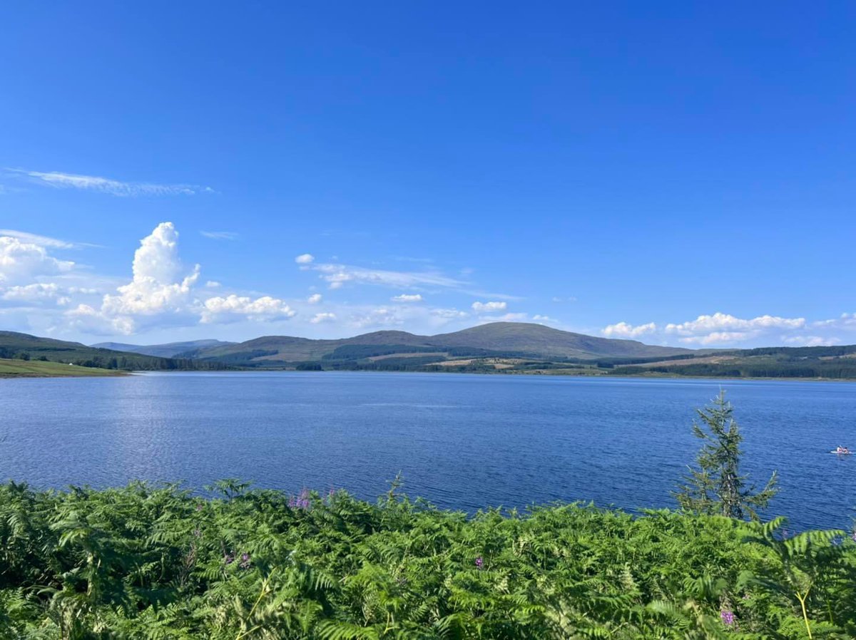 UGB200's tweet photo. This stunning view is waiting for our runners!
Having left #Bargrennan, our runners will head out to Clatteringshaws Loch before making their way to #StJohnsTownofDalry.
Itโs a hot one today but this section has a number of opportunities to refill water from natural sources! https://t.co/TCIztuQRAm