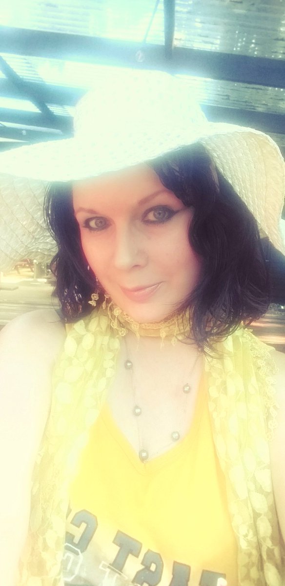 Bono66020372's tweet photo. #nostalgiafilter #HappyWeekend &amp; #havefuninthesun or #stayindoors &amp; #haveafanon if you'be got one. Here's yet another #selfie that I took at #noon #yesterday at the popular #FatCat #Pub on #SprowstonRoad which gets #reallybusy at the #Weekends &amp; there's plenty of #Outdoorseating https://t.co/QbMjfqy6cp