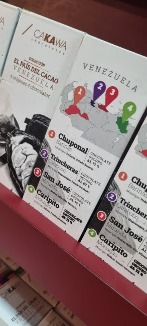 gourmeturbano's tweet photo. #VENEZUELA #CHOCOLATES 🍫 | CACAWA resenta el país del cacao: una colección de 4 chocolates que te paseará por Venezuela https://t.co/Mh8njGyphV

Cakawa es una empresa que produce chocolates desde el grano hasta la barra. Soraya y Esther son profesoras universitarias, dueñas… https://t.co/HLbHv9SIDM