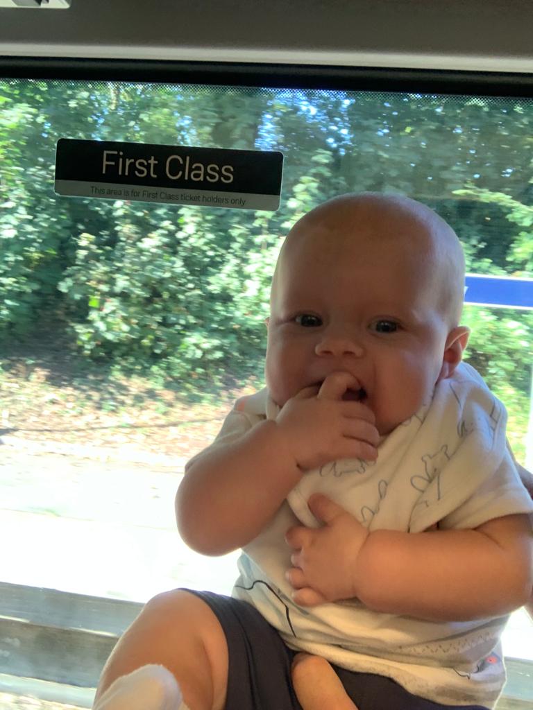 iainswan89's tweet photo. Jack feeling chilled out with uncle @Benjaminswan81 on his first @SW_Help journey to Portsmouth. #feelingchilled #firstclass #familydayout https://t.co/WSxhKbkuzj