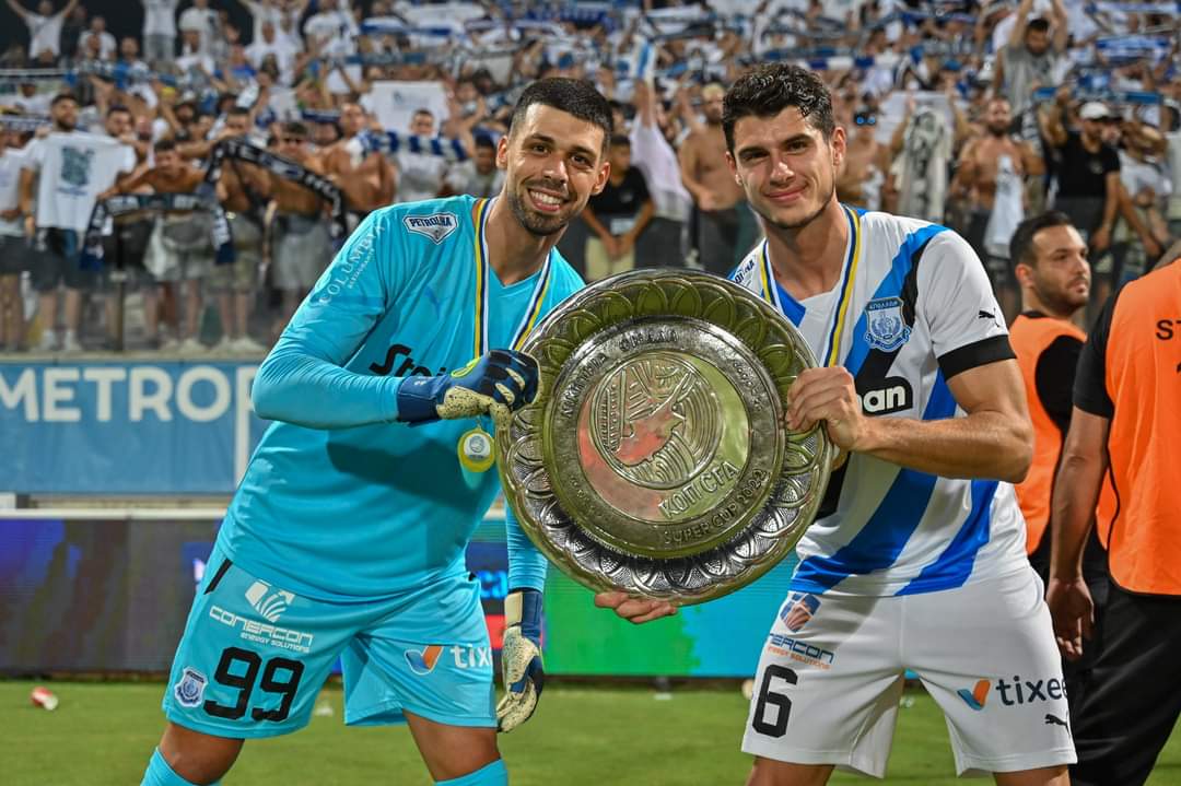 gkadis's tweet photo. Ήρθαν σε ομάδα να πανηγυρίζουν τίτλους οι μιτσιοι @trampas1976 ,καλο εννα μείνουν στην Ανο; https://t.co/syF7bEIRMG