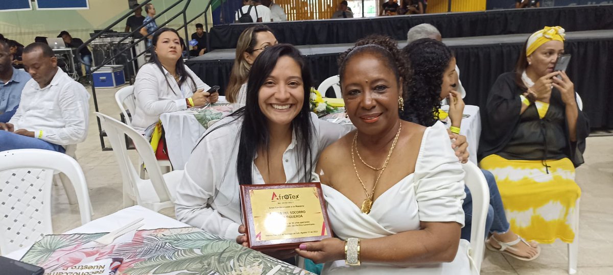AnaErazoR's tweet photo. Gracias a #Afrotex por la invitación. Además de la Fundación se reconoció el trabajo de algunas de las personas que hicieron posible el #PetronioÁlvarez como hoy lo conocemos. Gloria Perea, Hugo Candelario, @NidiaGongora y nuestra Vicepresidenta @FranciaMarquezM fueron exaltados! https://t.co/MPsjNBbkxT