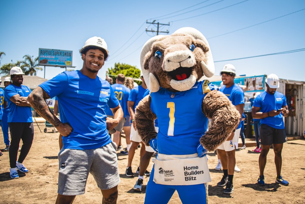 Squad up! It’s gameday! 🚧 #RamsHouse

<a href="/_rayshawnnn_/">Huncho 💫</a> x <a href="/Caesar_Austin/">Caesar Williams</a>