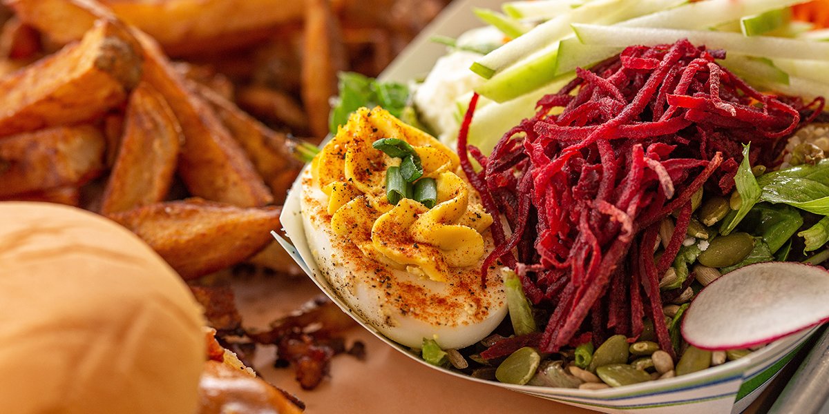 TownofWhitby's tweet photo. Award-winning restaurants, unique menus, quaint cafes, mouth-watering bakeries, field-to-fork cuisine, pub fare, and more; you're sure to find something you love in the new Whitby Food Guide. https://t.co/1fPtM8GWKR #explorewhitby #whitbyfoodguide
@DurhamTourism
@VisitYDH https://t.co/VKwsLZ4cvC