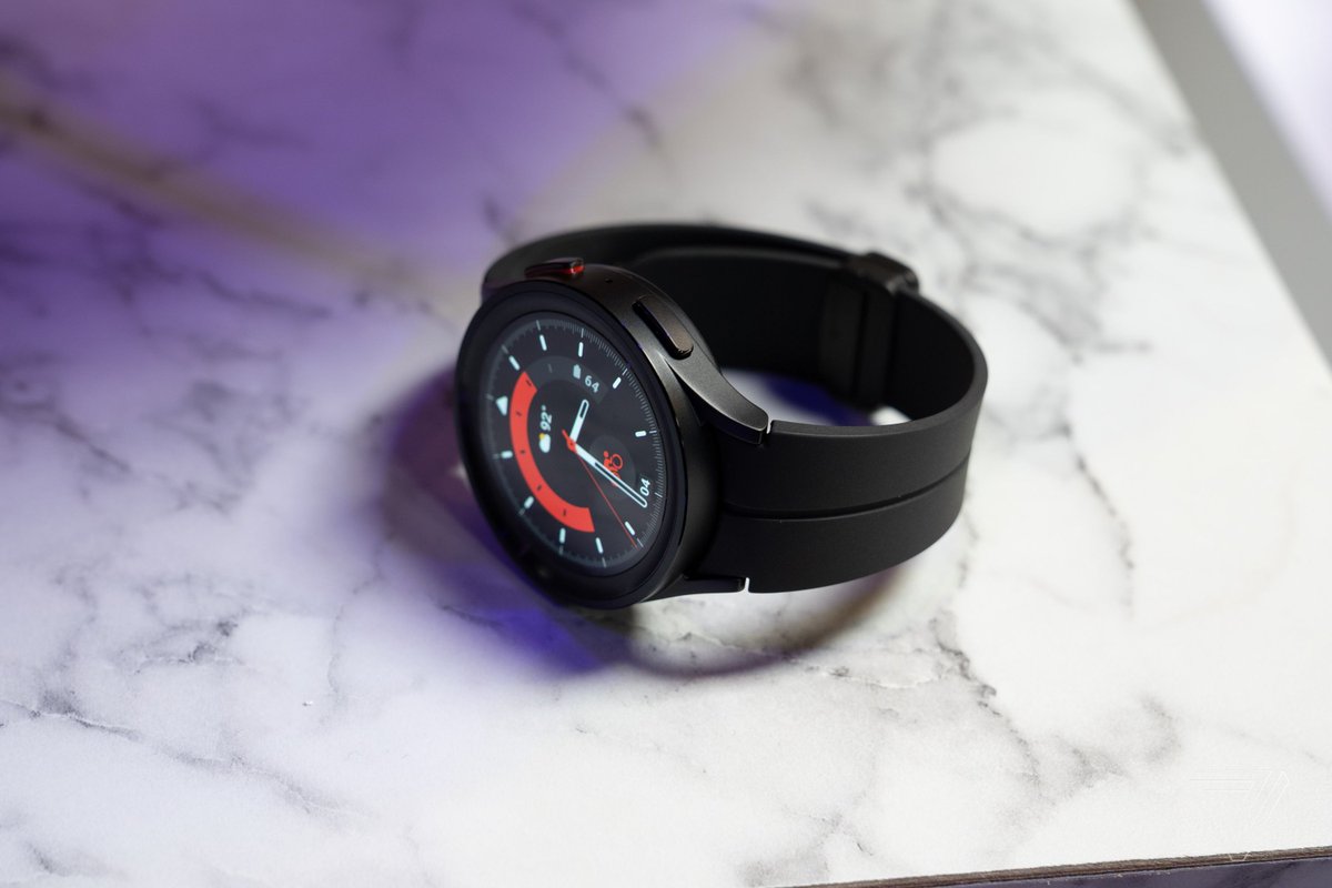 Apple and Samsung smartwatches need more buttons if they want more athletes