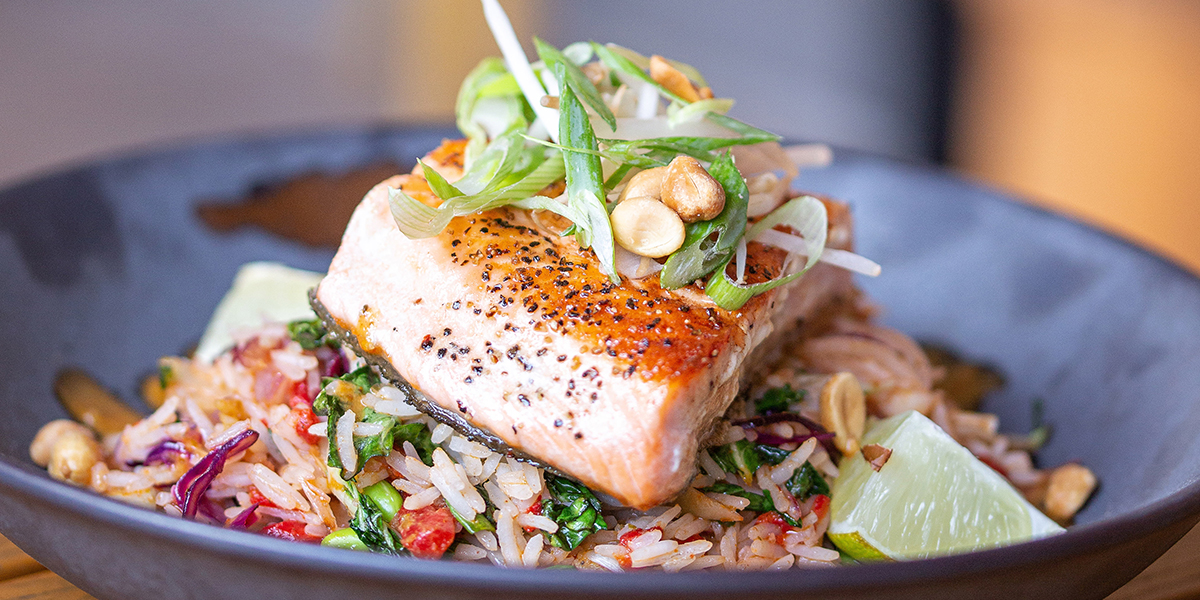TownofWhitby's tweet photo. Award-winning restaurants, unique menus, quaint cafes, mouth-watering bakeries, field-to-fork cuisine, pub fare, and more; you're sure to find something you love in the new Whitby Food Guide. https://t.co/1fPtM8GWKR #explorewhitby #whitbyfoodguide
@DurhamTourism
@VisitYDH https://t.co/VKwsLZ4cvC