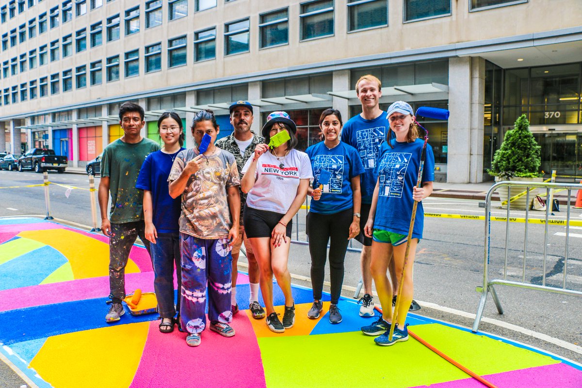 A huge thanks to the intern/student volunteers from @Bloomberg + @SFCNY for helping us bring artist @elcekis' 'Street Patterns' to life! 🎨🖌️ 🌳 It's all part of the plan to make #DTBK a more attractive + accessible neighborhood for all. Learn more → ow.ly/7vg950KiY0s