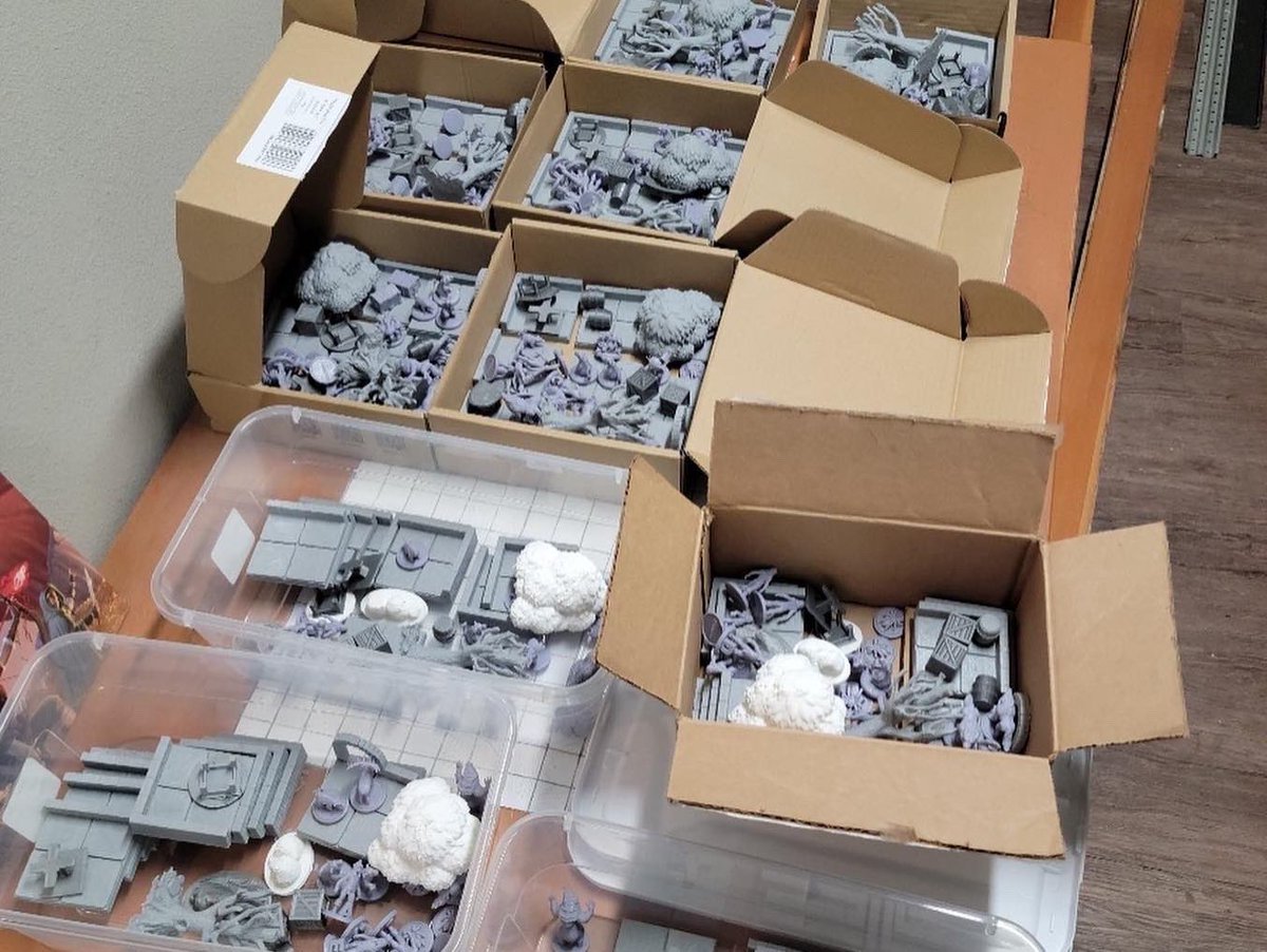castjunkie's tweet photo. Time to offload a few of our basic DM starter sets with a special introductory scenario to get you started on a campaign. If you’re interested in purchasing one unpainted let me know! https://t.co/5dwXpn5sMu