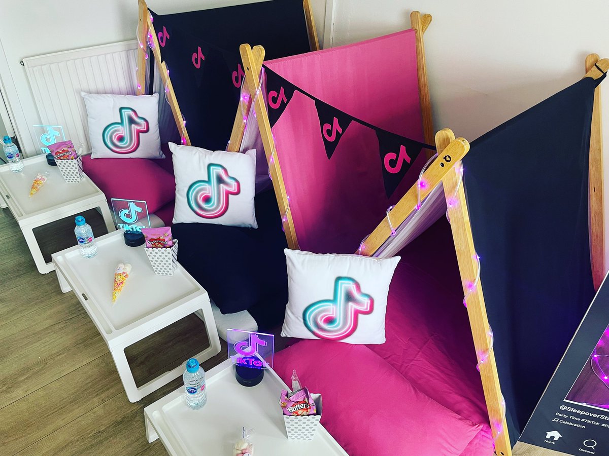 sleepoverstarzz's tweet photo. Happy 6th Birthday to a lucky girl who’ll be sleeping in this Tiktok themed sleepover tonight. Have a great time 👭🏼🥳🎈
#sleepover #party #glasgow #chryston #tiktok #birthday #birthdaygirl https://t.co/2V3kp48j3e