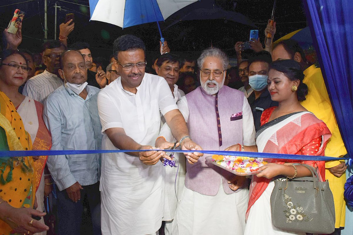 kmc_kolkata's tweet photo. Under the inspiration &amp; leadership of Hon'ble CM Smt. @MamataOfficial, Hon'ble Mayor KMC, Sri @FirhadHakim inaugurated the newly renovated KMCP School - Vidyasagar KMCP School at Dhapa Kacharipara Ward 58, Borough VII.
(1/2) https://t.co/6zVpZHIntr