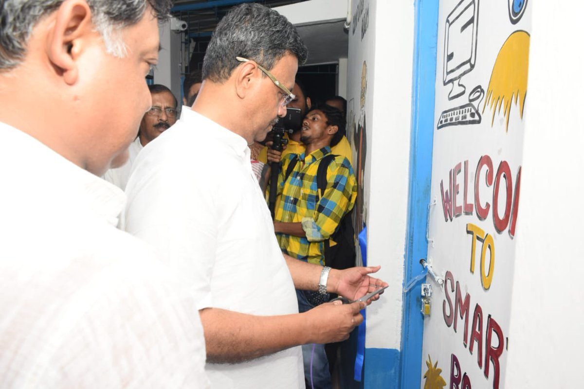 kmc_kolkata's tweet photo. Under the inspiration &amp; leadership of Hon'ble CM Smt. @MamataOfficial, Hon'ble Mayor KMC, Sri @FirhadHakim inaugurated the newly renovated KMCP School - Vidyasagar KMCP School at Dhapa Kacharipara Ward 58, Borough VII.
(1/2) https://t.co/6zVpZHIntr