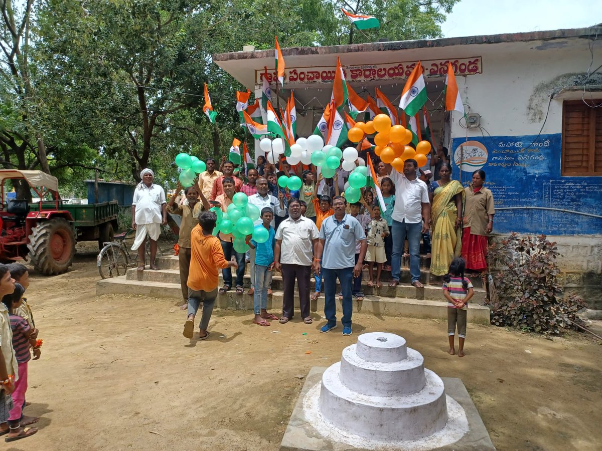 OfficeMedak's tweet photo. Rally with Tiranga in Gram Panchayaths of Medak district. 
@ACLB_Medak 
@Collector_MDK 
@DayakarRao2019 
#BharataSwatantraVajrotsavalu 
#DimondJubileeOfIndipendence https://t.co/TaCH2i3ueA