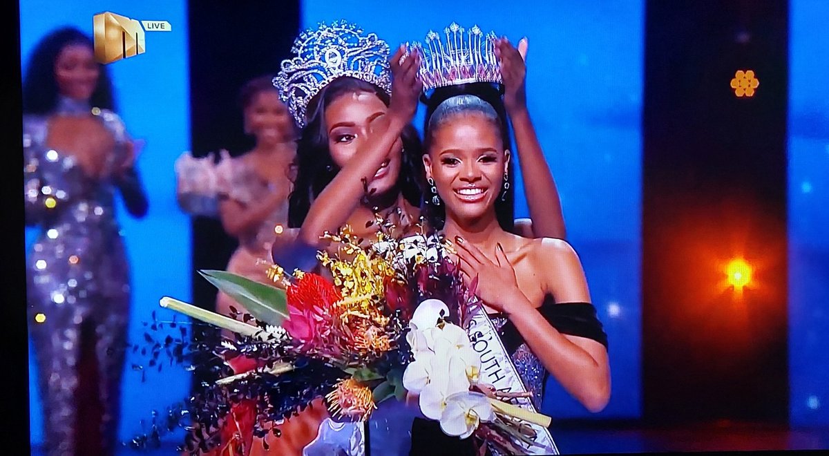 Leigh_CKS's tweet photo. #MissSA2022  Our new Miss South Africa Ndavi 😭😭😭👑 God is good ,Limpopo's very own. https://t.co/cQfyTRnFi1