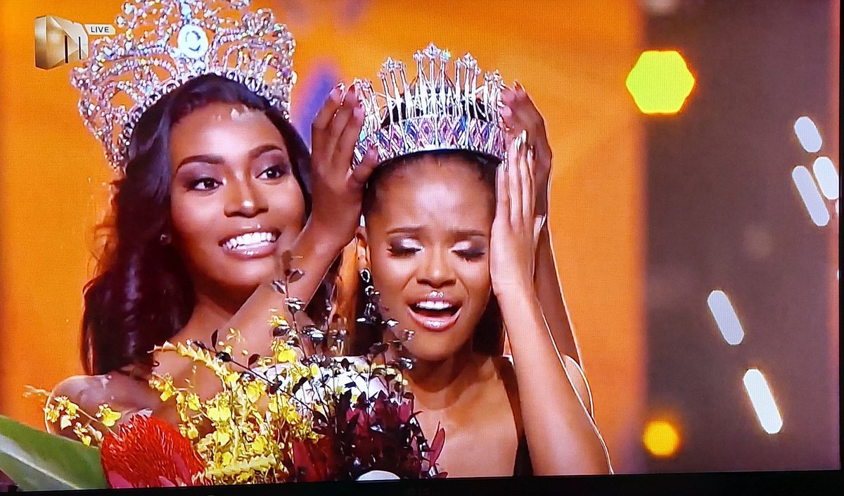 Leigh_CKS's tweet photo. #MissSA2022  Our new Miss South Africa Ndavi 😭😭😭👑 God is good ,Limpopo's very own. https://t.co/cQfyTRnFi1