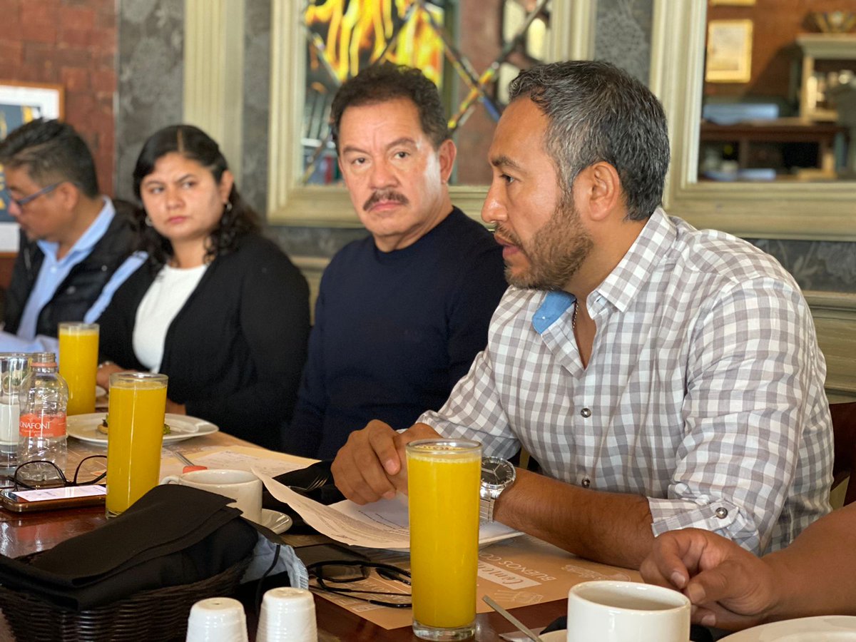 ASPEC_AC's tweet photo. Hoy la @ASPEC_AC nos reunimos con el Diputado Federal @NachoMierV  a quien planteamos la situación actual del periodismo y nuestras propuestas para la protección del gremio 🎙️📷🎥🗞️🖋️💻 @Normisboo1 @ArletteDeLaT1 @ricarje @Armando_Press @MiguelA_Hdz @AngelloWolf @vparedes11 https://t.co/23cEr69aDA
