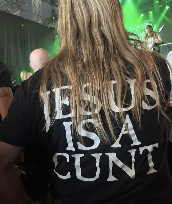 innie02780481's tweet photo. Somehow I know @rickygervais would love this T-shirt🤣 https://t.co/IjExjYH093
