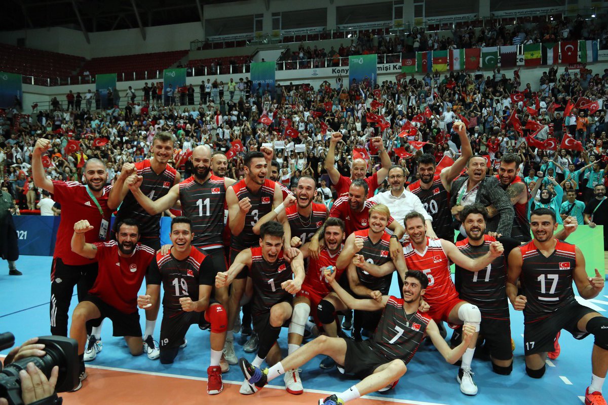 TVForgtr's tweet photo. 📸 Yarı Final pozu…🤩🇹🇷

#I❤️🏐
#ILoveFileninEfeleri
#BizVoleybolÜlkesiyiz
#Konya2021 https://t.co/YlwLmz4IQX