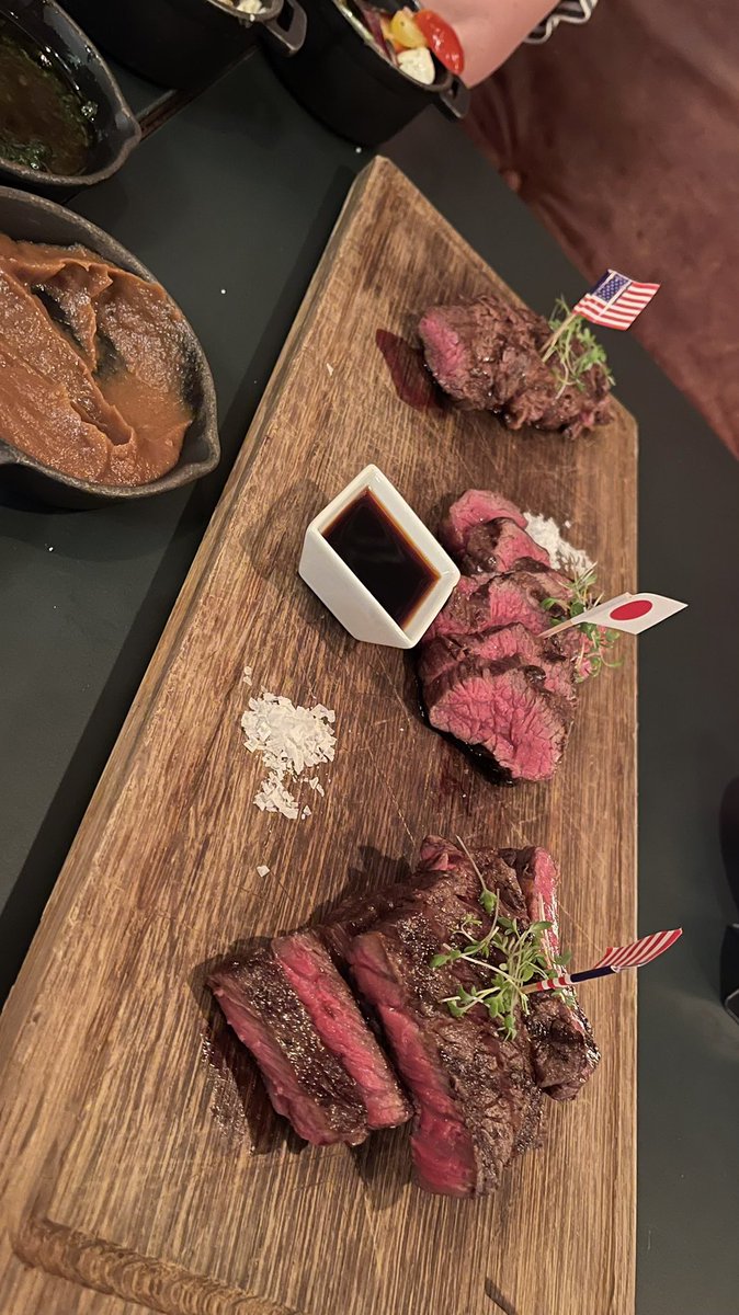 YFront_swe's tweet photo. Det är ok för batikhäxor och miljöidioter att hata mig nu. Håller på att dö matdöden. #kolhelsingborg #wagyu #ostron #äta #dö https://t.co/mw54uaXAaK