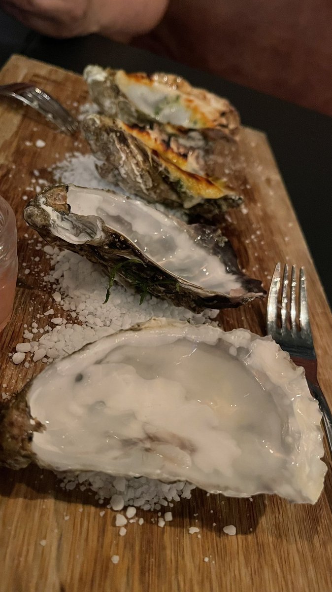 YFront_swe's tweet photo. Det är ok för batikhäxor och miljöidioter att hata mig nu. Håller på att dö matdöden. #kolhelsingborg #wagyu #ostron #äta #dö https://t.co/mw54uaXAaK