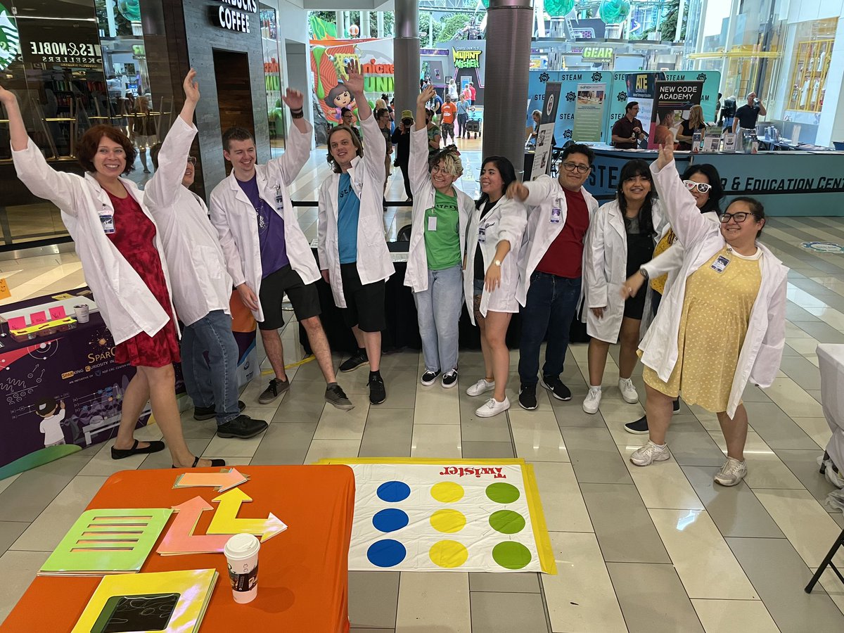 CQN_ERC's tweet photo. @CQN_ERC team ready for day 3 of SPARking Curiosity in Quantum Science @mallofamerica #experienceSTEAM #NSFfunded #SPARCQS https://t.co/7b0unLlL5S