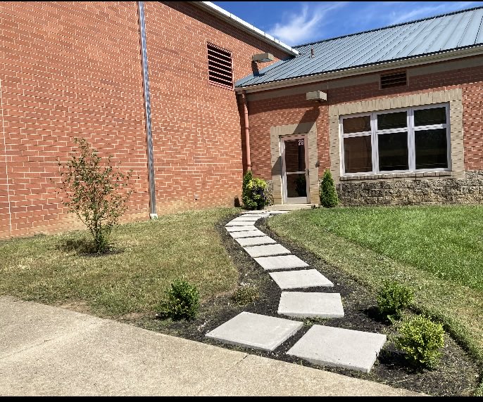 brannoje's tweet photo. @Loveland_HS Adam Reed your Friday night mowing looks fabulous! #beLOVEland #care #respect #responsibility @PrincipalKohls #FredSighting https://t.co/V4ZgEdw1lM