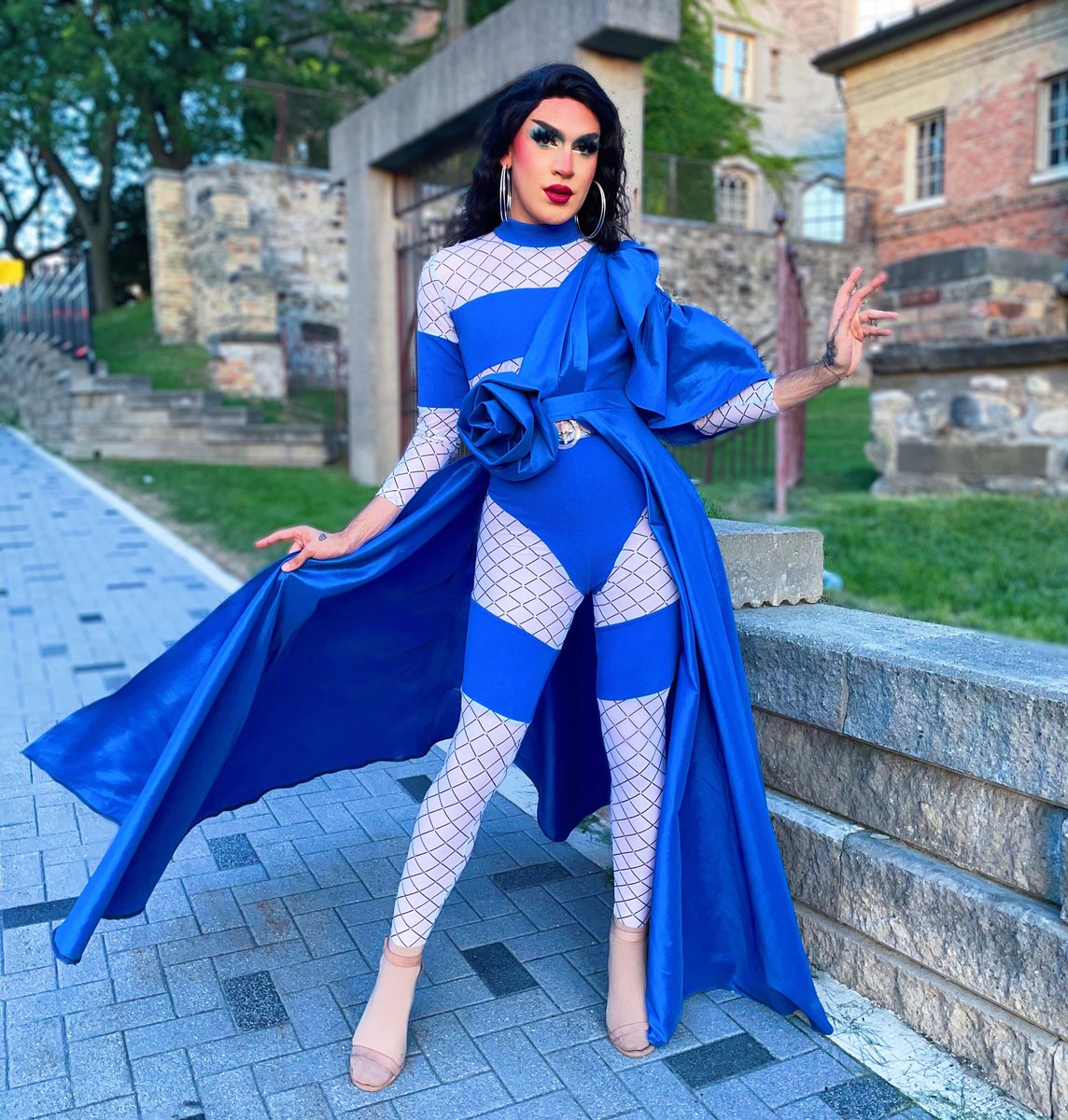 NickiNastasia's tweet photo. Muchas gracias a #CulturxLondon por invitarnos al #LatinCommunityFest ayer! It’s amazing to see London’s vibrant latinx community celebrating together again!🇸🇻

outfit by #EdieViolet 
hair by @klababeauty https://t.co/KFsKI2lwJc