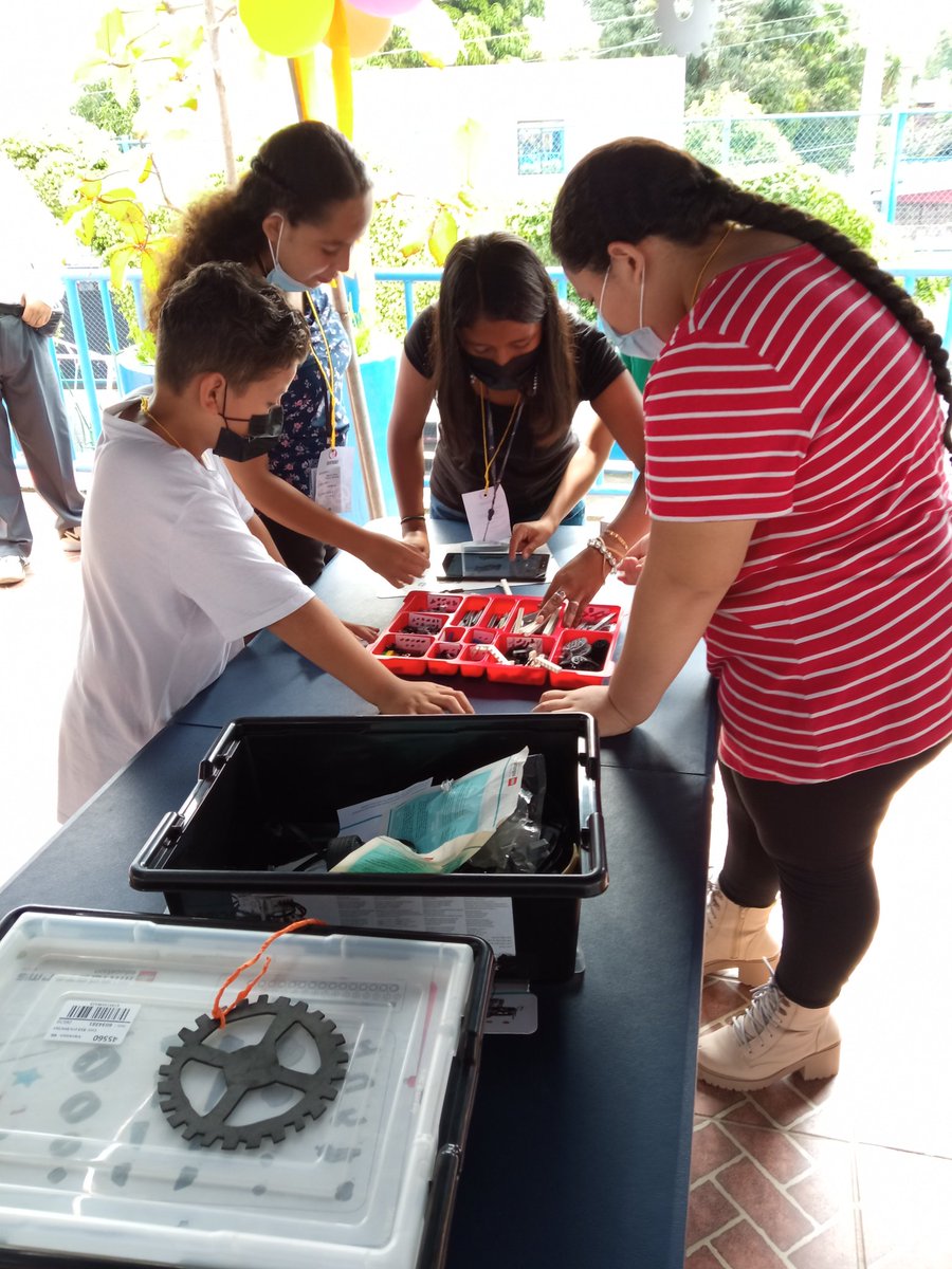 Steam_Girls21's tweet photo. CDI San Marcos 960 da inicio a su primera competencia de Robótica Educativa llamada CREATOLOGY https://t.co/HlsL4jzert