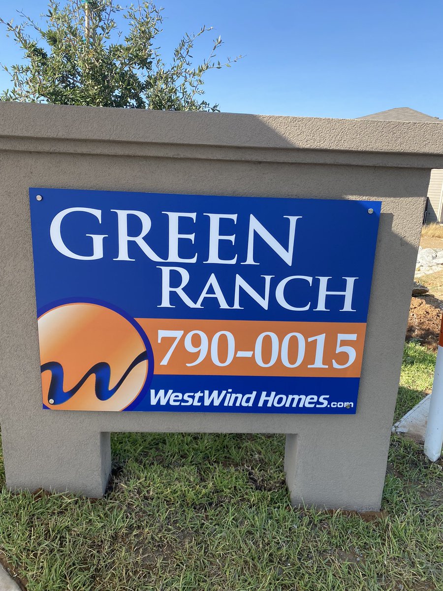 z93LDO's tweet photo. Westwind Homes Grand Opening en la Subdivision Green Ranch 2001 Port Honolulu #Z93Laredo #HolaLaredo https://t.co/wLnSFRAfxx