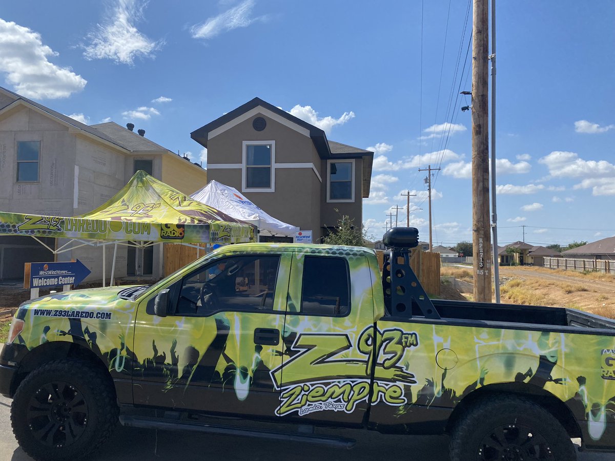 z93LDO's tweet photo. Westwind Homes Grand Opening en la Subdivision Green Ranch 2001 Port Honolulu #Z93Laredo #HolaLaredo https://t.co/wLnSFRAfxx