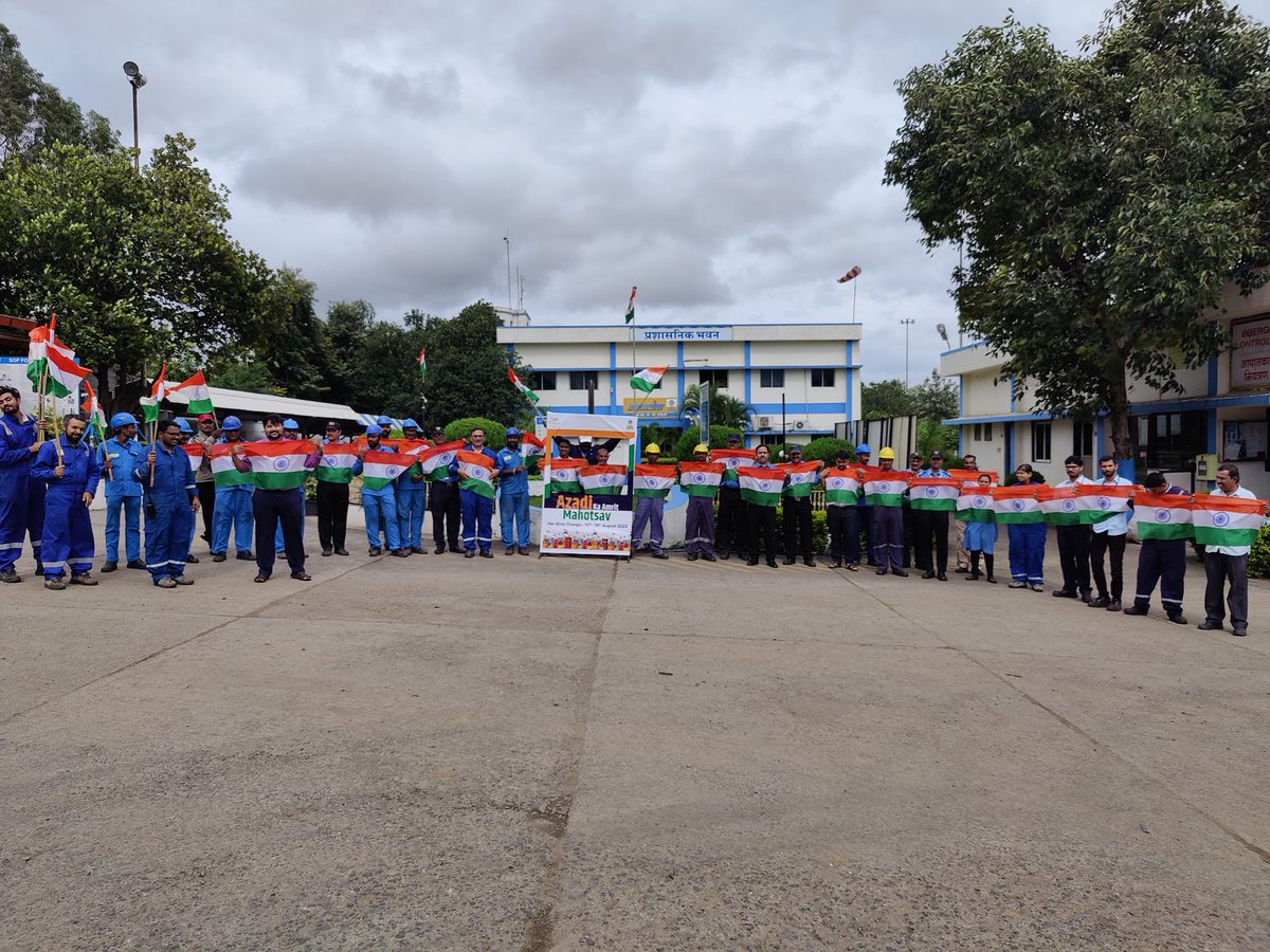 BPCLWai's tweet photo. #HarGharTiranga #HarGharTirangaCampaign celebrating #AzadiKaAmritMahotsav with all BPCL Wai LPG Team!!

The Tri-Colour energized the team with a sense of unity!!!!

#Indianflag #IndiaAt75 

@BPCLimited @singharunbpcl @kumarsantbpcl @TVPANDIYAN1 @sudiptom1968 @rksingh4145 https://t.co/B1NilMy2wM