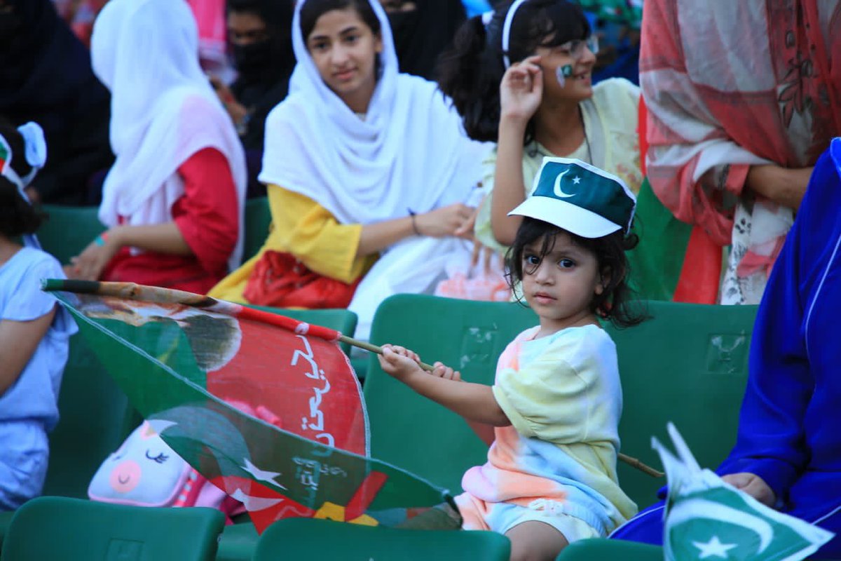 iAishahAdv's tweet photo. کپتان کی آواز
پاکستان کا مستقبل
#جشن_آزادی_کپتان_کے_سنگ✌️🇵🇰💚
 #حقیقی_آزادی_جلسہ https://t.co/xohX9ZOZO4