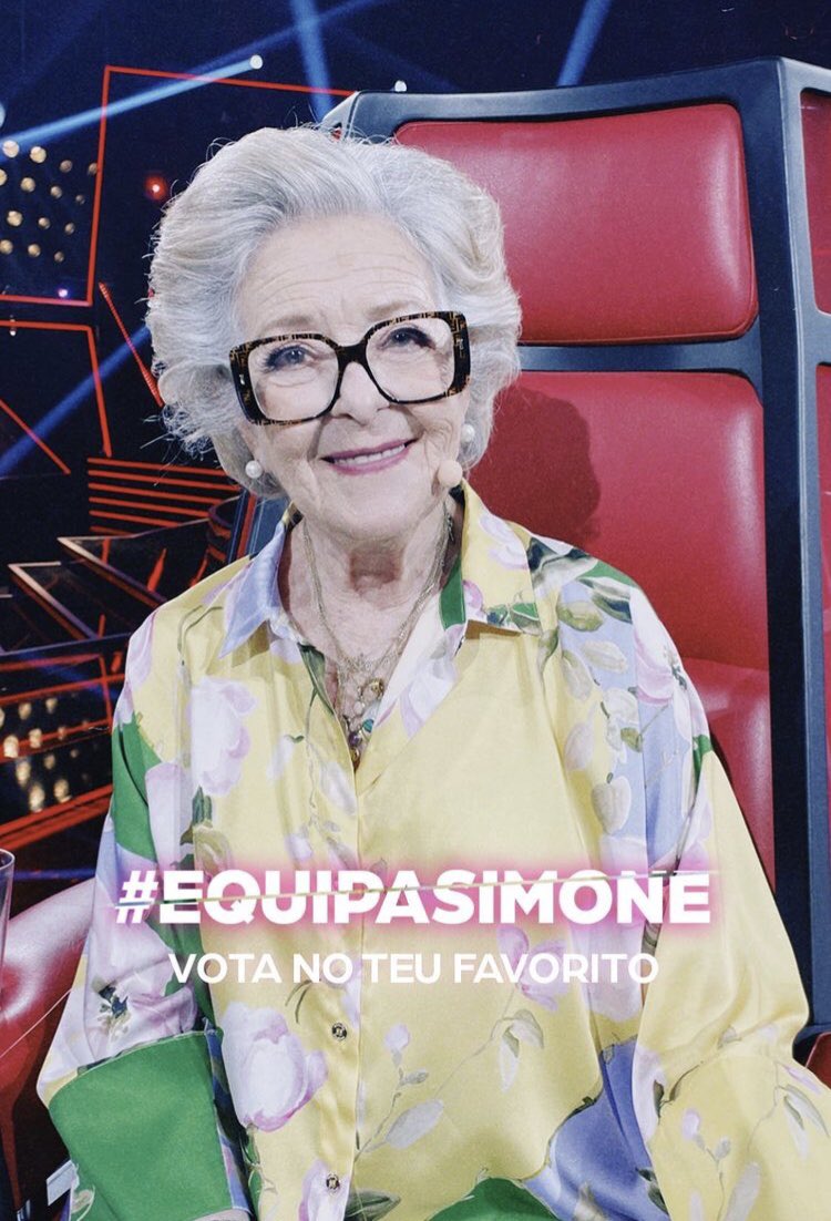 ludicamusica's tweet photo. Tanta correria que esquecemos de postar a foto da mentora mais linda do universo!!! Viva a nossa #SimonedeOliveira!!!!! #LúdicaMúsica #EquipaSimone #TheVoice #TheVoiceGerações #TocaaVotar 760 100 304!!!
✌️🥰✌️😍✌️😘 https://t.co/wnugeoSFFV