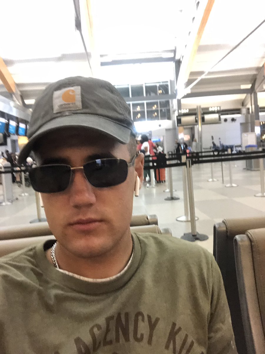 TheRealDylanDon's tweet photo. Ever since I purchased AirPods my life has been positivity impacted. https://t.co/e4Rb4gu9rm