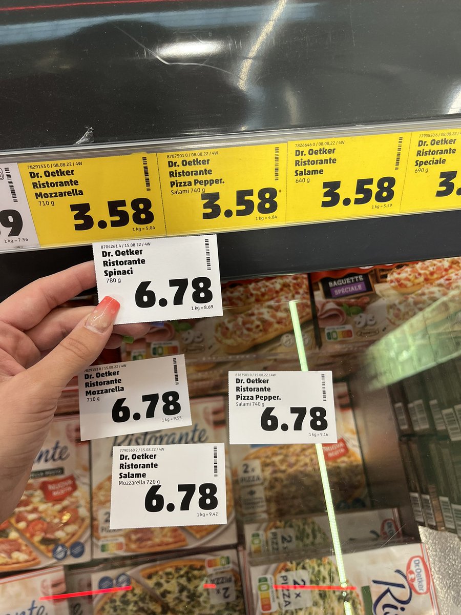 sternimommy's tweet photo. Ich stecke grad Schilder dikka das ist doch ein Witz bald Seele verkaufen für TK Pizza https://t.co/IaGl1o6xda