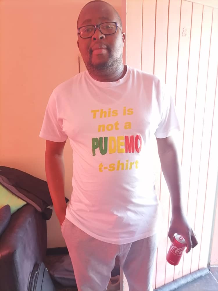 McBubu's tweet photo. The eyes i was getting at PnP Matsapha Link.

Ninemanga, nitawatayela lamagama ePUDEMO futsi with the colors.

#Hi5 to the buddgy who hooked me up!!!
#LiveLetfu https://t.co/AbsYwffPgn