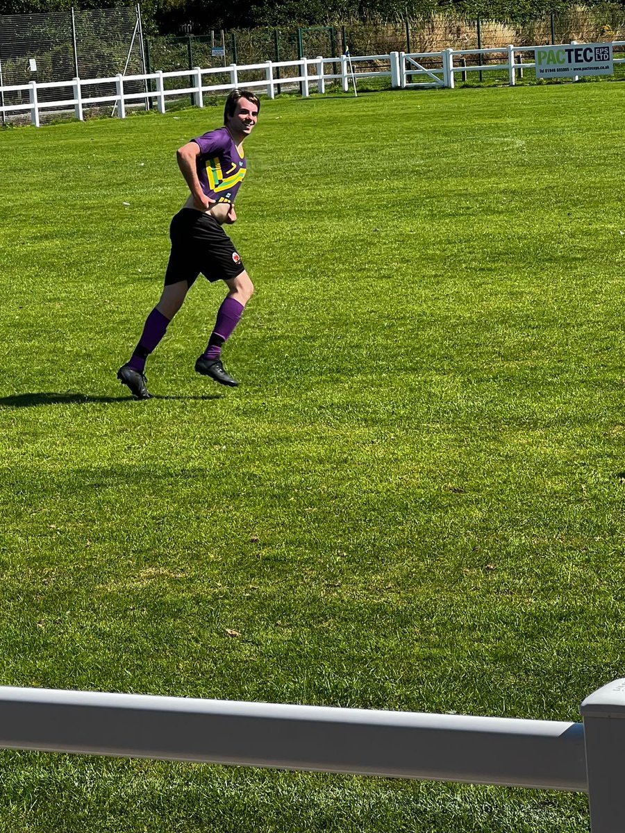 uptheRoyalOakFC's tweet photo. Final game for the Oak! @JackBurton_10 💚💛💜 https://t.co/i16LM8Y3Nc