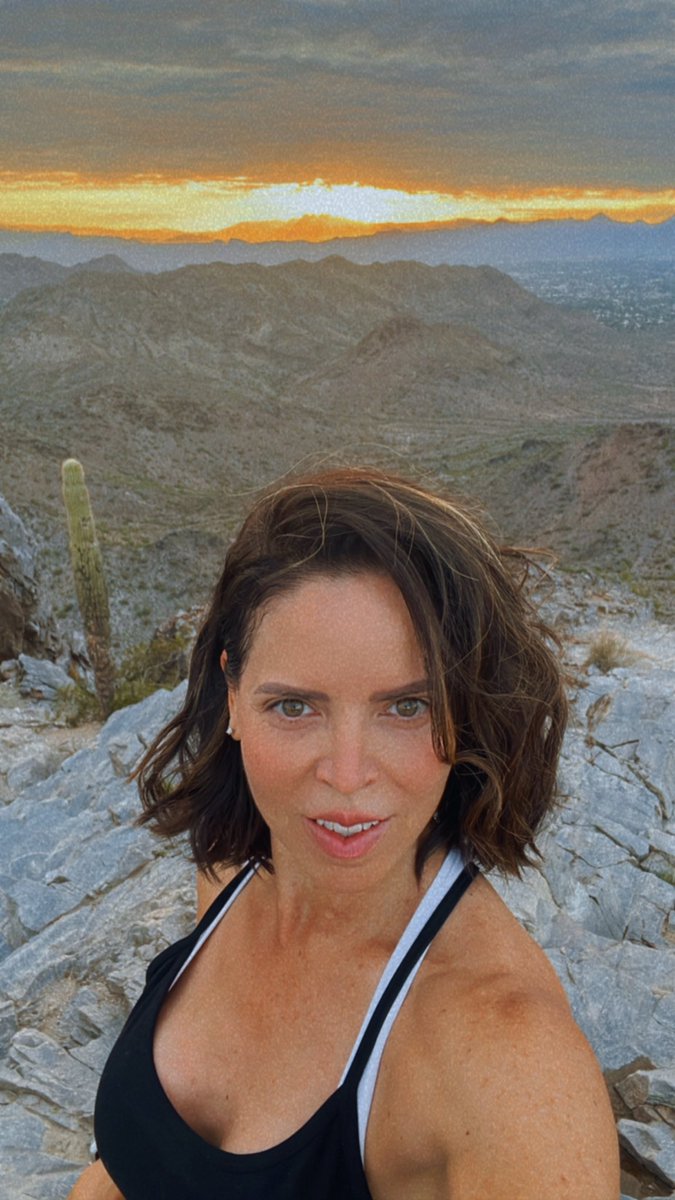 Aquí les dejo uno de los tantos amaneceres 🌅 del valle de #Phoenix desde lo alto de #SquawPeakMountain ⛰ 
Mi montaña favorita para ir a hacer #hiking