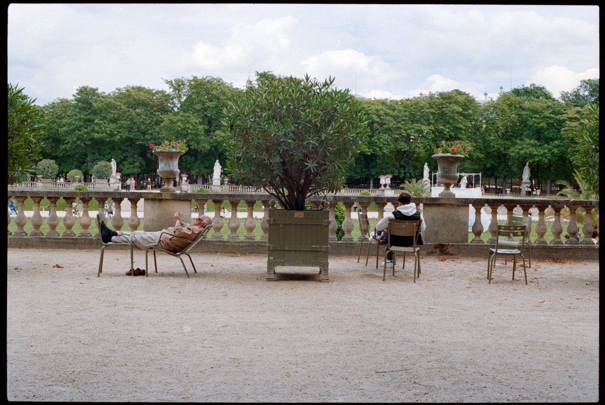 jonnywagn's tweet photo. 35mm memories of Paris📸 https://t.co/H8pHHhfGP6
