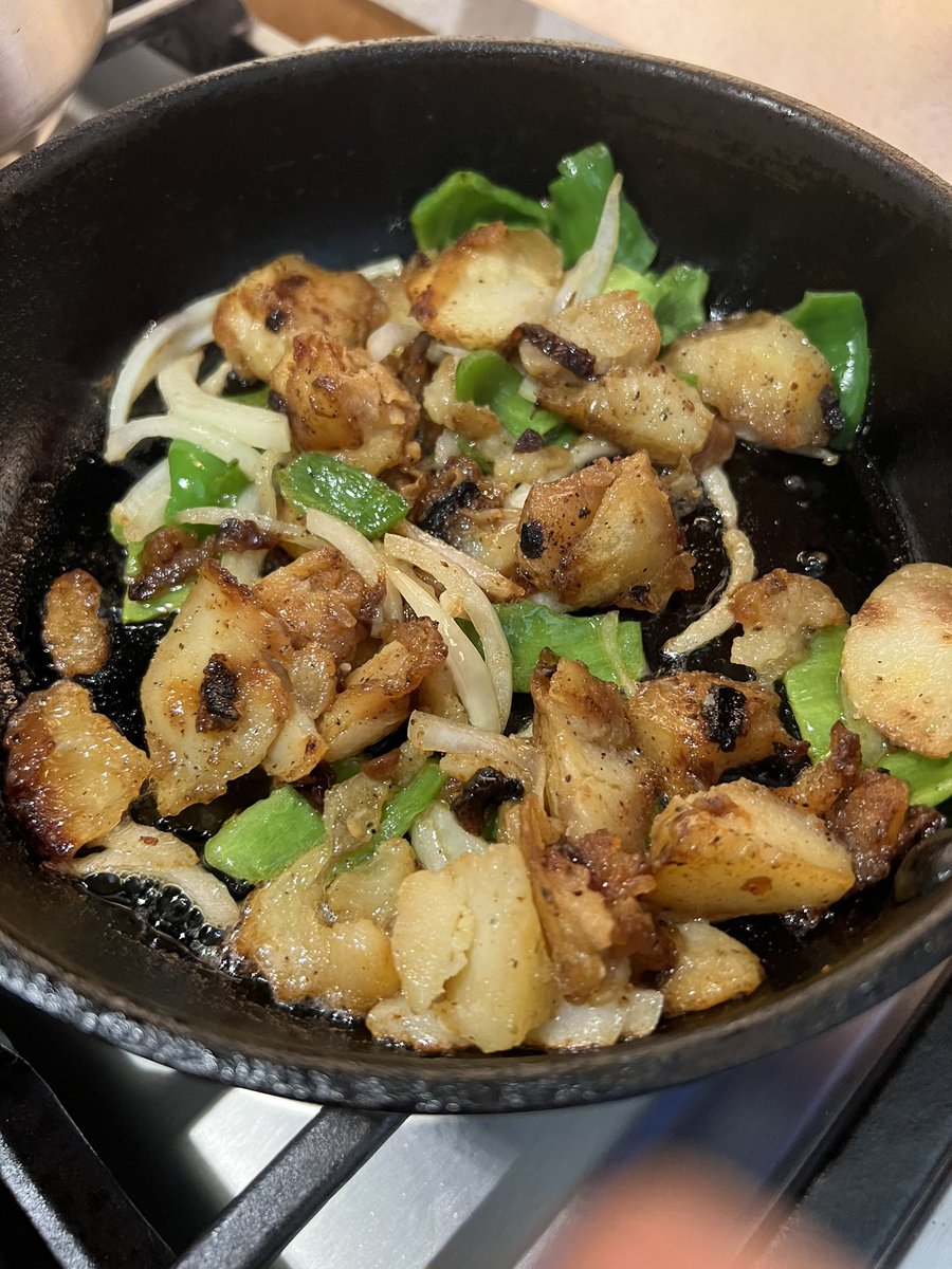 BFamilyFarms's tweet photo. #backyard #meal #garden when you can cook from your own backyard. Stop depending on the system and start becoming independent. https://t.co/1s0xTcUQX3