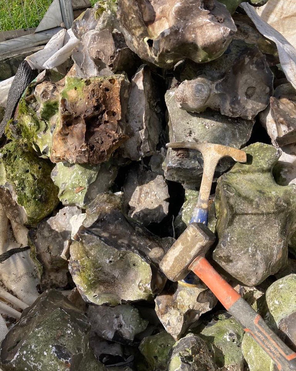 dunne_ltd's tweet photo. From the large whole quarried flints to the finished product in a couple of stages. Swipe to see before and after 👉🏻
#Flint #flintwork #flintwalls #FlintWall #Repair #KnappedFlint #Knapped #FlintCourses #RepairAndRestore #Conservation #HeritageSkills #Heritage https://t.co/uKJcyAoTsw