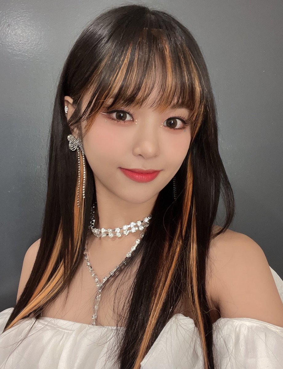bagofcoups's tweet photo. whoever styled her, thank you https://t.co/6ZAUrFW2Zb