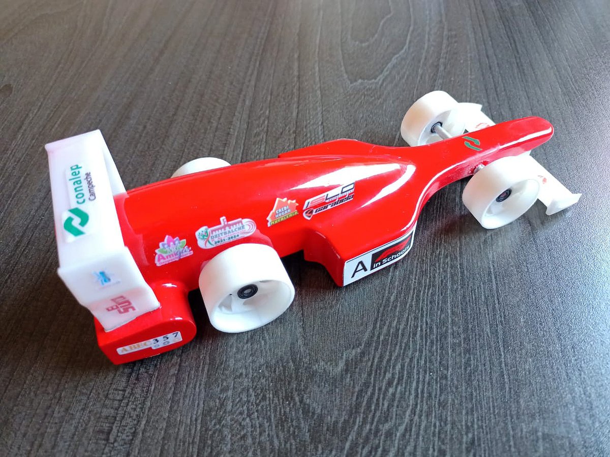 🗞️ #SEPinforma
Estudiantes de Informática del <a href="/CONALEP_Mex/">CONALEP</a> obtuvieron el 1º lugar nacional en diseño y manufactura de un mini auto tipo Fórmula 1 como parte del Desafío Tecnológico <a href="/F1inSchoolsMx/">STEM Racing México</a>, en el que participaron 25 equipos del país.
🔗 bit.ly/3Pmereo