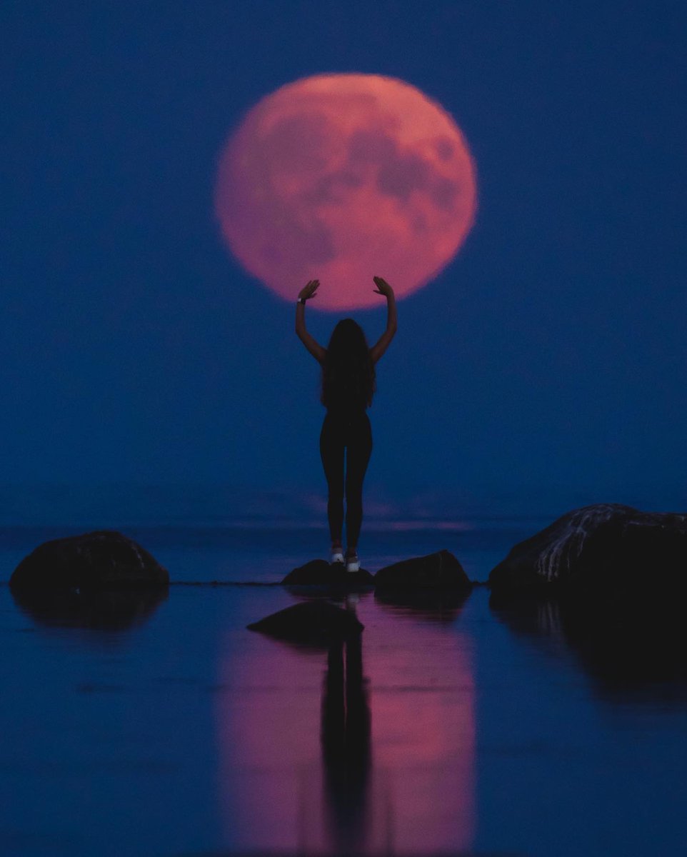 zanegodina's tweet photo. Noķērām Supermēnesi :) 
#supermoon #fullmoon #moon #latvia #mērsrags https://t.co/pQj16g6YhE