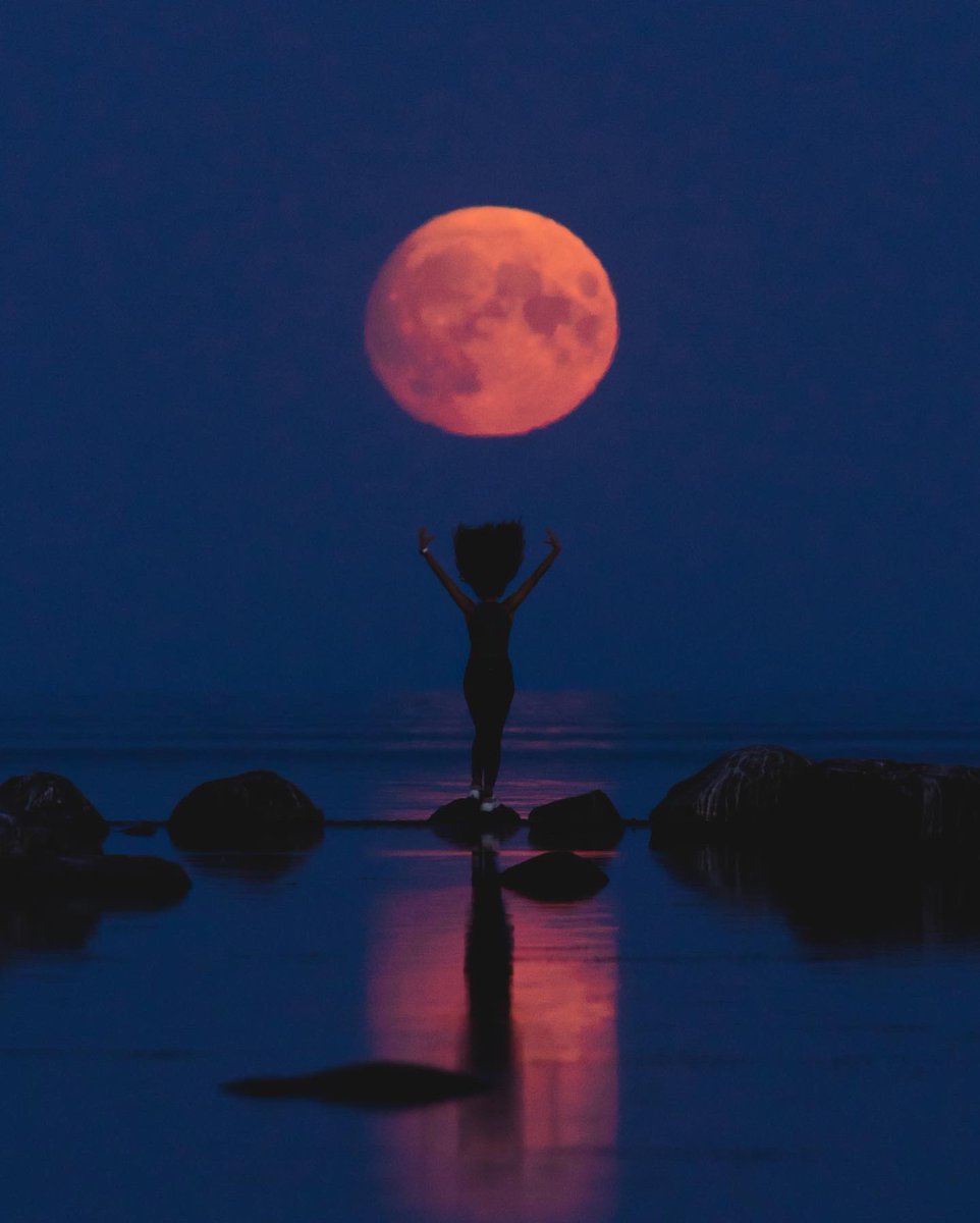 zanegodina's tweet photo. Noķērām Supermēnesi :) 
#supermoon #fullmoon #moon #latvia #mērsrags https://t.co/pQj16g6YhE