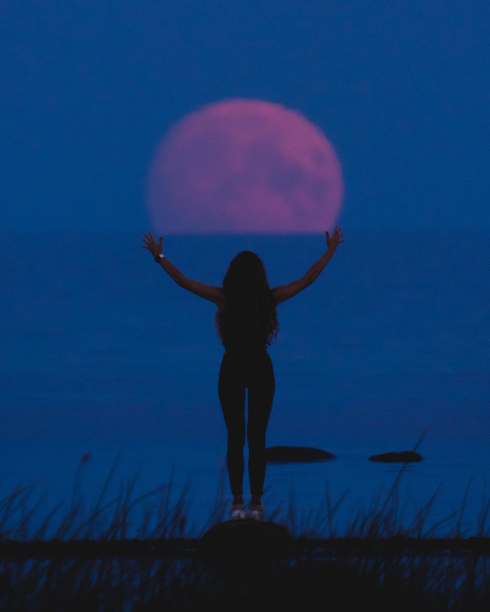 zanegodina's tweet photo. Noķērām Supermēnesi :) 
#supermoon #fullmoon #moon #latvia #mērsrags https://t.co/pQj16g6YhE