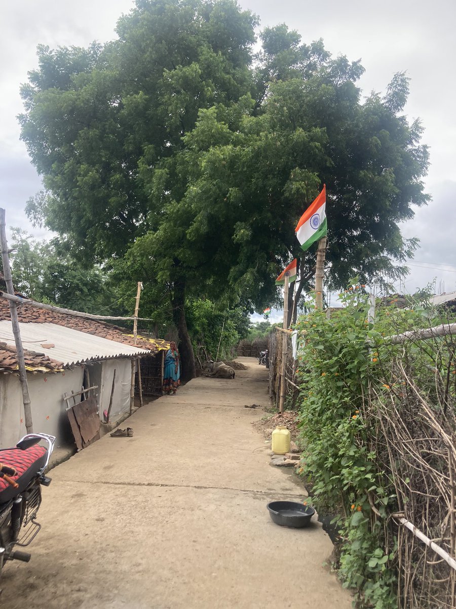 jyoti_seva's tweet photo. हर घर तिरंगा की एक तस्वीर सीधे मेरे गाँव से। #JaiHind https://t.co/zvea8ILeRp
