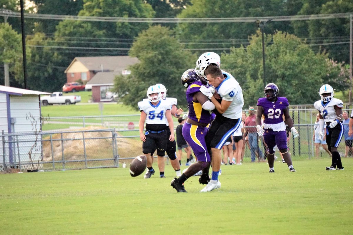 BantherDaryl's tweet photo. #highschoolfootball #hardhit #football #footballplayer #sportsphotography #footballgame #footballseason #footballstrong #FridayNightLights https://t.co/rytNnL0sI7